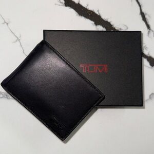 Tumi Brand New Meridian Clip Black Leather Wallet With Box